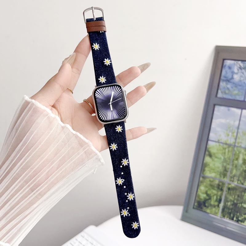 Little Daisy vyšívaný denim remienok pre Apple Watch s kolíkovou sponou, uvedenie 2025