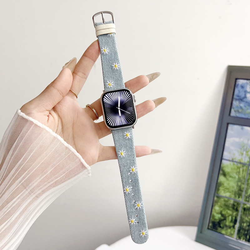 Little Daisy vyšívaný denim remienok pre Apple Watch s kolíkovou sponou, uvedenie 2025