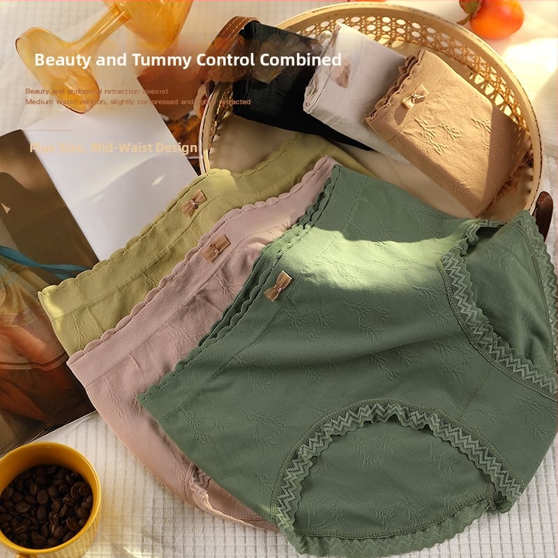Дамски безшевни долни гащи със средна талия, дишащи и антибактериални; основен материал 95% найлон, подплата от памук.