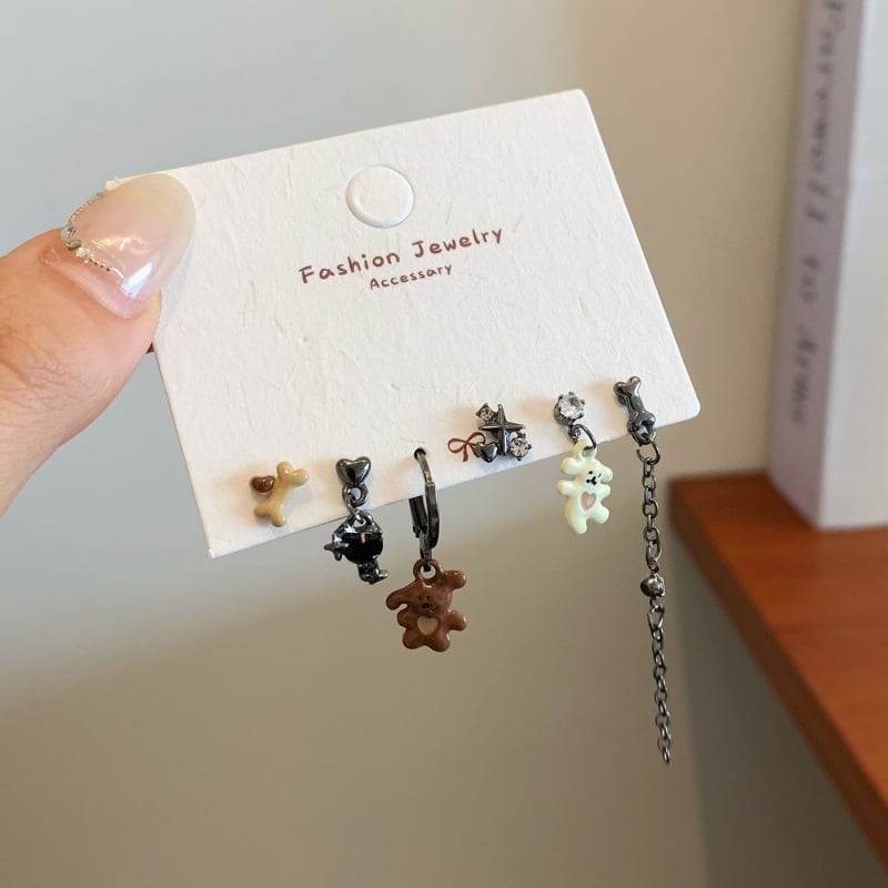 Aino auskarai – lydinys, su cirkoniu, širdies forma, animacinių personažų ir gyvūnų motyvai, tamsus vėjo stilius, moterims, rudens 2025 kolekcija.