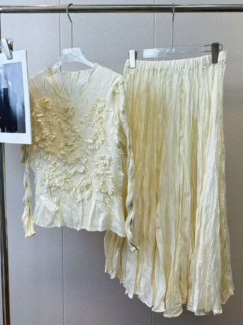 Kostim sa suknjom, elegantan stil, poliester 95%+, suknja srednje duljine, dugi rukavi