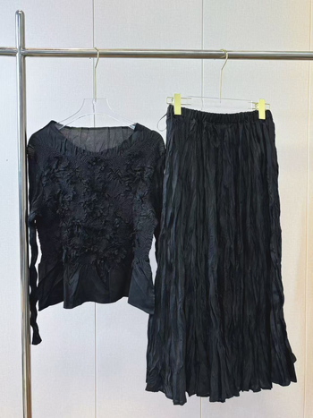 Kostim sa suknjom, elegantan stil, poliester 95%+, suknja srednje duljine, dugi rukavi
