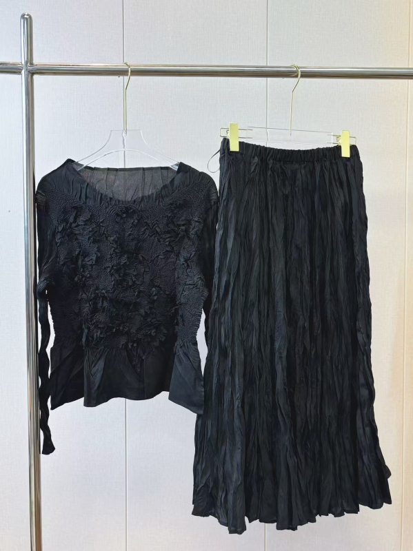 Kostim sa suknjom, elegantan stil, poliester 95%+, suknja srednje duljine, dugi rukavi
