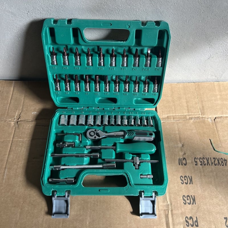 Комплект инструменти за ремонт на автомобили, 46 части, гнезда и гаечни ключове, мултифункционален