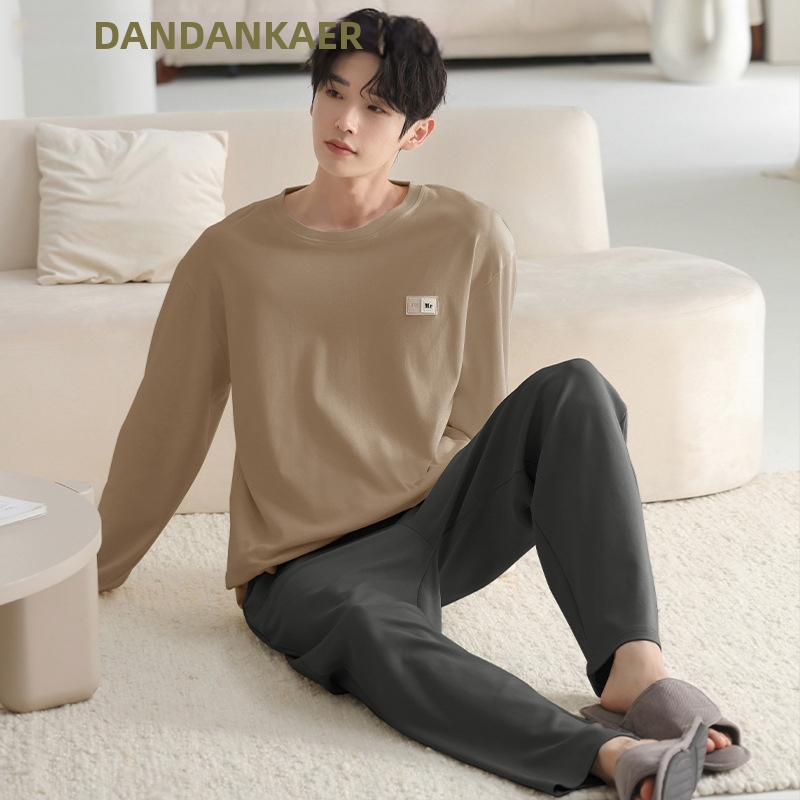 Pijamale pentru bărbați – set, din bumbac pur, mâneci lungi, guler rotund, stil ușor sportiv; grosime medie 161–180 g/m², respirante, confortabile, potrivite pentru purtare în exterior