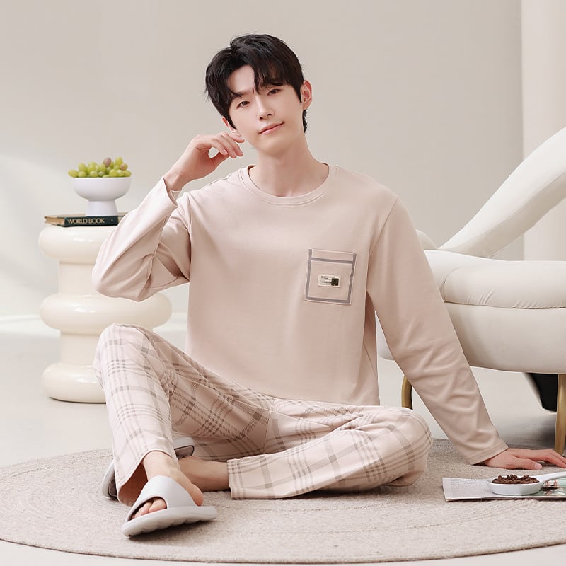 Pijamale pentru bărbați – set, din bumbac pur, mâneci lungi, guler rotund, stil ușor sportiv; grosime medie 161–180 g/m², respirante, confortabile, potrivite pentru purtare în exterior