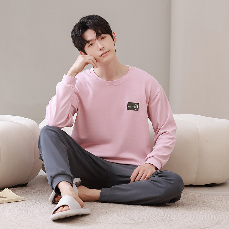 Pijamale pentru bărbați – set, din bumbac pur, mâneci lungi, guler rotund, stil ușor sportiv; grosime medie 161–180 g/m², respirante, confortabile, potrivite pentru purtare în exterior