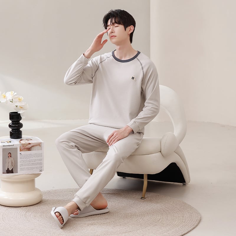 Pijamale pentru bărbați – set, din bumbac pur, mâneci lungi, guler rotund, stil ușor sportiv; grosime medie 161–180 g/m², respirante, confortabile, potrivite pentru purtare în exterior