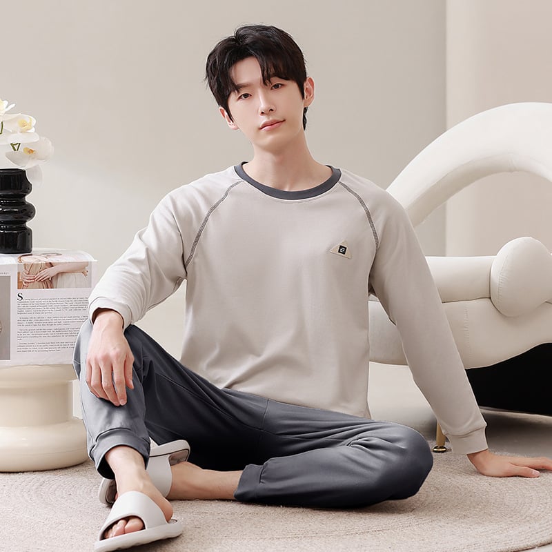 Pijamale pentru bărbați – set, din bumbac pur, mâneci lungi, guler rotund, stil ușor sportiv; grosime medie 161–180 g/m², respirante, confortabile, potrivite pentru purtare în exterior