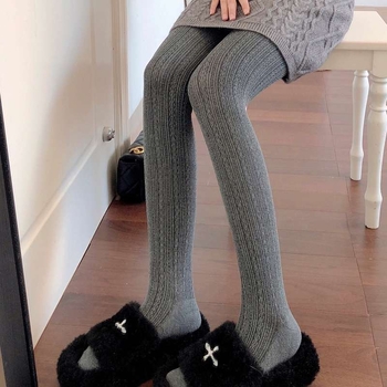 Sametist leggingid, paksud, triibuline muster, salendav efekts