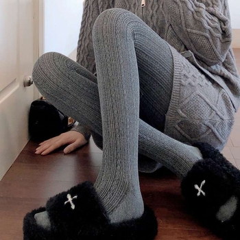 Sametist leggingid, paksud, triibuline muster, salendav efekts