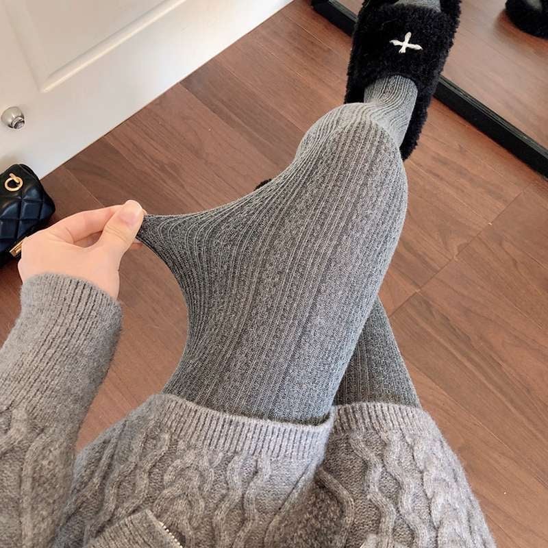 Sametist leggingid, paksud, triibuline muster, salendav efekts