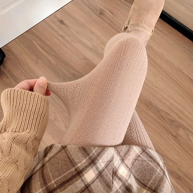 Sametist leggingid, paksud, triibuline muster, salendav efekts