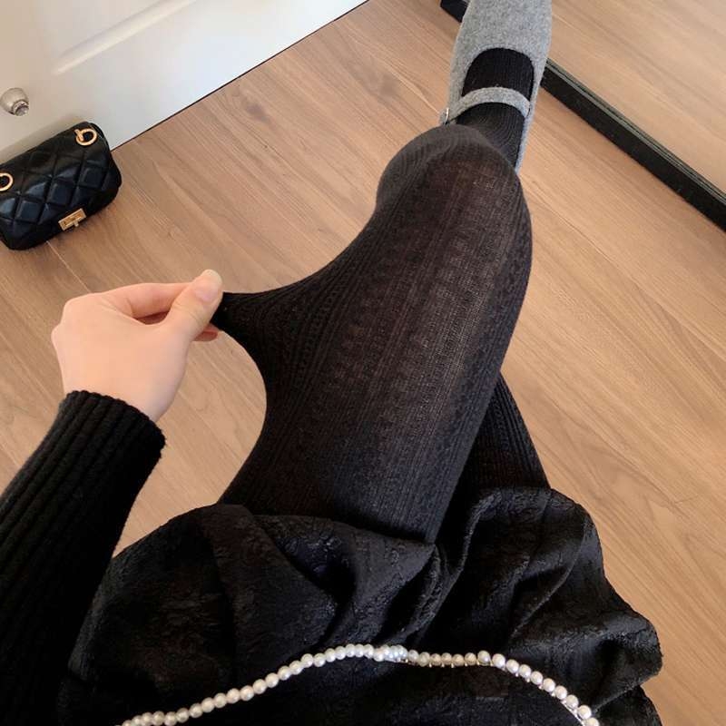 Sametist leggingid, paksud, triibuline muster, salendav efekts