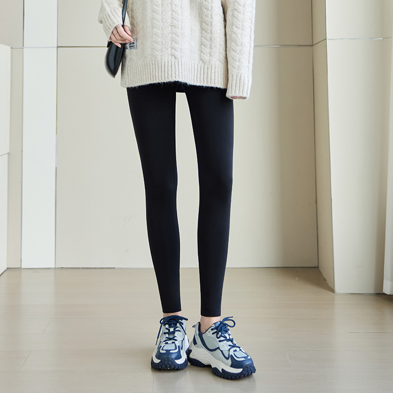 Naiste kõrge vöökohaga matt viimistlusega leggingid, seesine fliisvooder, puuvill-Lycra segu (80–90% puuvill, <30% Lycra), tihe lõige