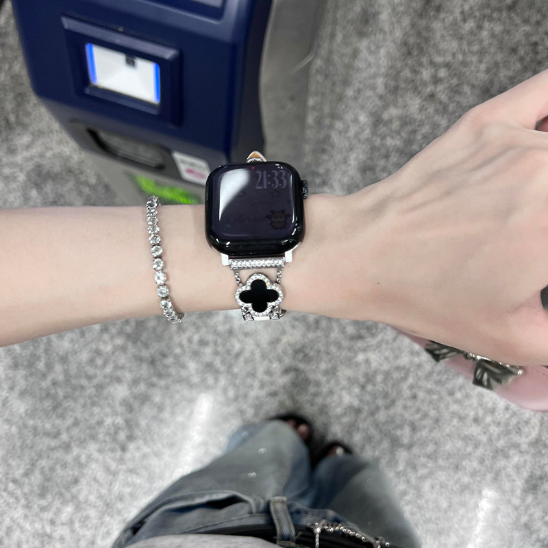 Remen za sat od krokodilske kože s motivom četiri lista za Apple Watch (prirodna koža; kopča s pinom; prilagođene veličine sučelja; minimalistički stil)