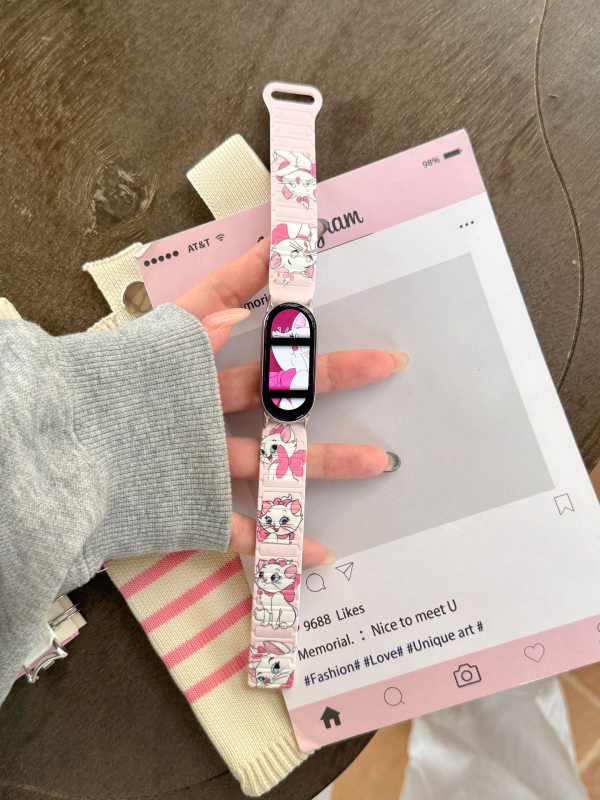 Brățară din silicon Cartoon Cat pentru Xiaomi: brand SH; compatibilă cu Xiaomi Band 9/10, Xiaomi 8 Pro, Redmi Watch 4/5; lansare 2025; cataramă magnetică