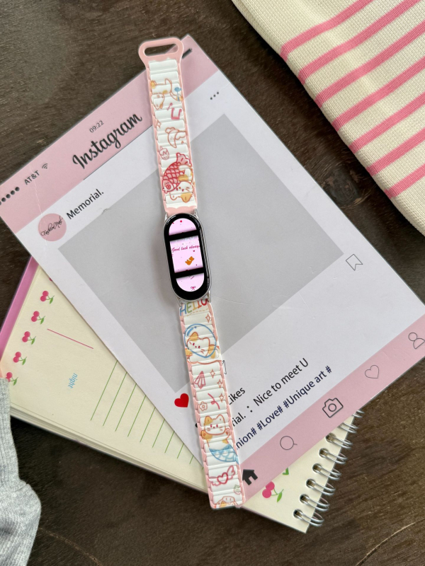 Brățară din silicon Cartoon Cat pentru Xiaomi: brand SH; compatibilă cu Xiaomi Band 9/10, Xiaomi 8 Pro, Redmi Watch 4/5; lansare 2025; cataramă magnetică