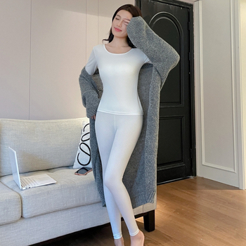 Pagrindinis terminis sluoksnis moterims rudens–žiemos sezonai, be siūlių ir siaurai prigludęs siluetas, 75% poliesteris, 25% akrilas, vieno sluoksnio, vidutinė šiluma