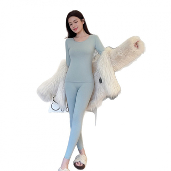 Pagrindinis terminis sluoksnis moterims rudens–žiemos sezonai, be siūlių ir siaurai prigludęs siluetas, 75% poliesteris, 25% akrilas, vieno sluoksnio, vidutinė šiluma