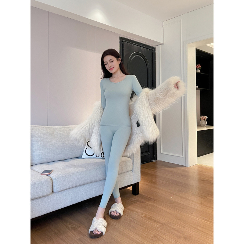 Pagrindinis terminis sluoksnis moterims rudens–žiemos sezonai, be siūlių ir siaurai prigludęs siluetas, 75% poliesteris, 25% akrilas, vieno sluoksnio, vidutinė šiluma