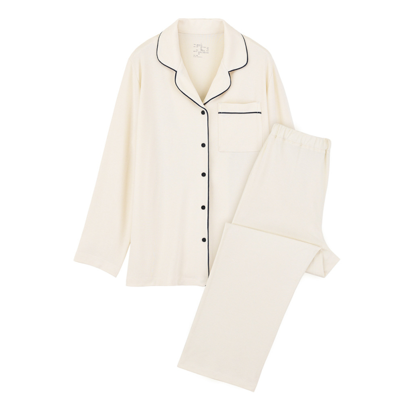 Японски стил модал-памучен пижамен комплект за жена и мъж – 54% модал, 39% памук, 7% еластан; средно тегло 161–180 g/m²; лапово яка, дълги ръкави, панталони; домашно облекло за всички сезони