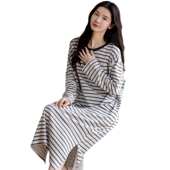 Μονόσωμο βαμβακερό νυχτερινό ρούχο για γυναίκες – μακριά μανίκια, στρογγυλός λαιμός, μεσαίο μήκος, κατάλληλο για εξωτερική χρήση