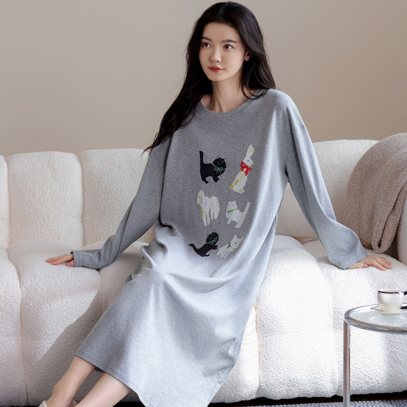 Μονόσωμο βαμβακερό νυχτερινό ρούχο για γυναίκες – μακριά μανίκια, στρογγυλός λαιμός, μεσαίο μήκος, κατάλληλο για εξωτερική χρήση