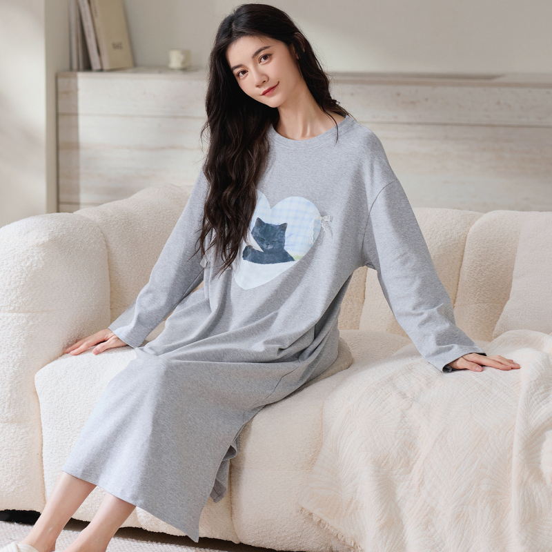 Μονόσωμο βαμβακερό νυχτερινό ρούχο για γυναίκες – μακριά μανίκια, στρογγυλός λαιμός, μεσαίο μήκος, κατάλληλο για εξωτερική χρήση