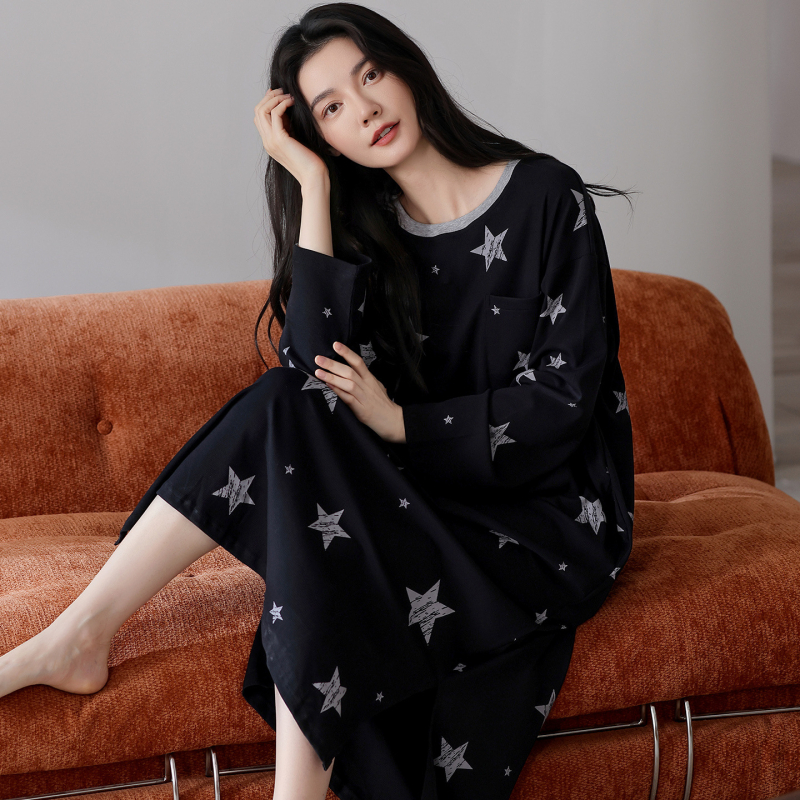 Μονόσωμο βαμβακερό νυχτερινό ρούχο για γυναίκες – μακριά μανίκια, στρογγυλός λαιμός, μεσαίο μήκος, κατάλληλο για εξωτερική χρήση