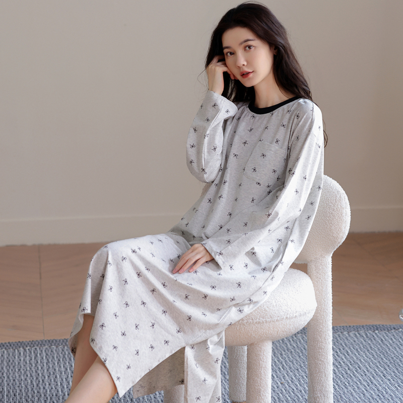 Μονόσωμο βαμβακερό νυχτερινό ρούχο για γυναίκες – μακριά μανίκια, στρογγυλός λαιμός, μεσαίο μήκος, κατάλληλο για εξωτερική χρήση