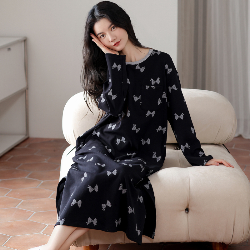 Μονόσωμο βαμβακερό νυχτερινό ρούχο για γυναίκες – μακριά μανίκια, στρογγυλός λαιμός, μεσαίο μήκος, κατάλληλο για εξωτερική χρήση