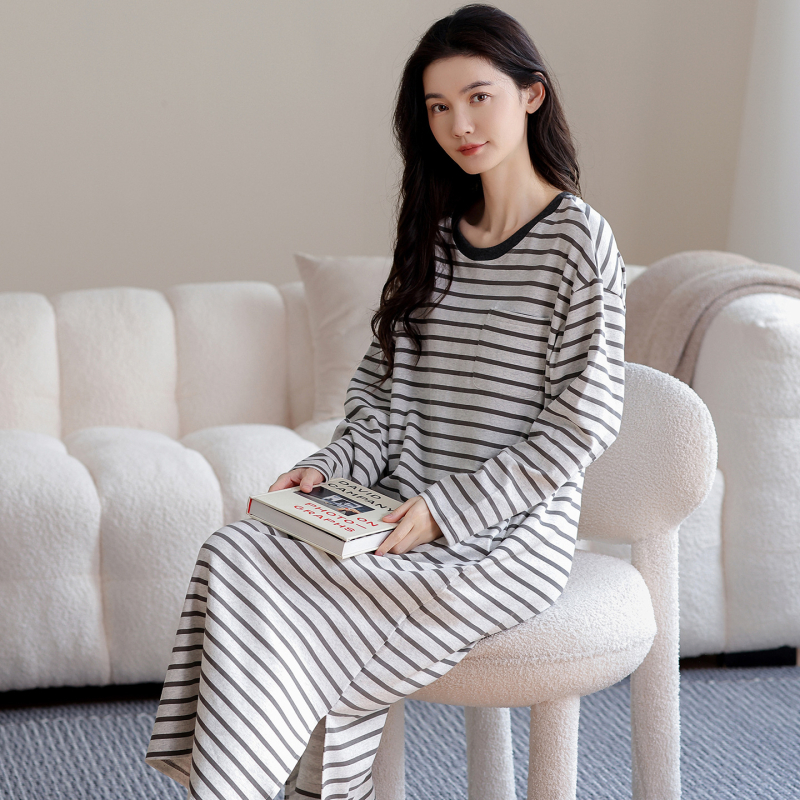 Μονόσωμο βαμβακερό νυχτερινό ρούχο για γυναίκες – μακριά μανίκια, στρογγυλός λαιμός, μεσαίο μήκος, κατάλληλο για εξωτερική χρήση