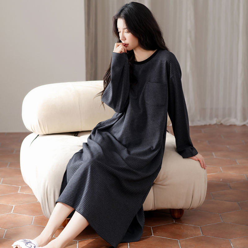 Μονόσωμο βαμβακερό νυχτερινό ρούχο για γυναίκες – μακριά μανίκια, στρογγυλός λαιμός, μεσαίο μήκος, κατάλληλο για εξωτερική χρήση