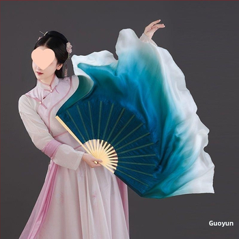 Dvojstranný tanečný fán zo saténovej textúry so gradientnou úpravou, kaligraficky inšpirovaný dizajn v klasickom etnickom štýle (Leto 2021)