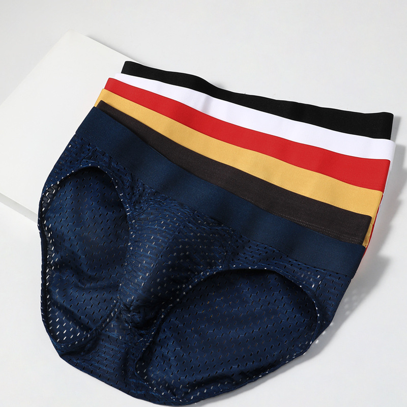 Lenjerie intimă bărbătească, talie medie, croială în formă U, uscare rapidă, țesătură tricot poliester 80-90%, căptușeală zona crosei din viscose 95-100%