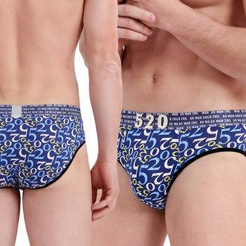 Férfi pamut nyomtatott brief, légáteresztő kötött anyag, középmagas derék, 95–100% pamut, ágyék alatti bélés viszkózból, geometriai/kockás/csíkos/szöveges minta, Márka: Arrogant Love