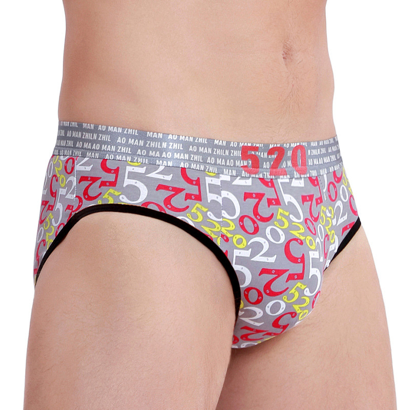 Férfi pamut nyomtatott brief, légáteresztő kötött anyag, középmagas derék, 95–100% pamut, ágyék alatti bélés viszkózból, geometriai/kockás/csíkos/szöveges minta, Márka: Arrogant Love