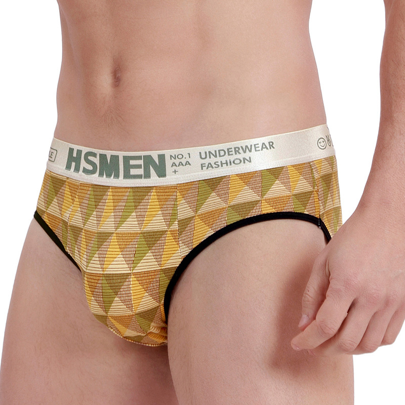 Férfi pamut nyomtatott brief, légáteresztő kötött anyag, középmagas derék, 95–100% pamut, ágyék alatti bélés viszkózból, geometriai/kockás/csíkos/szöveges minta, Márka: Arrogant Love