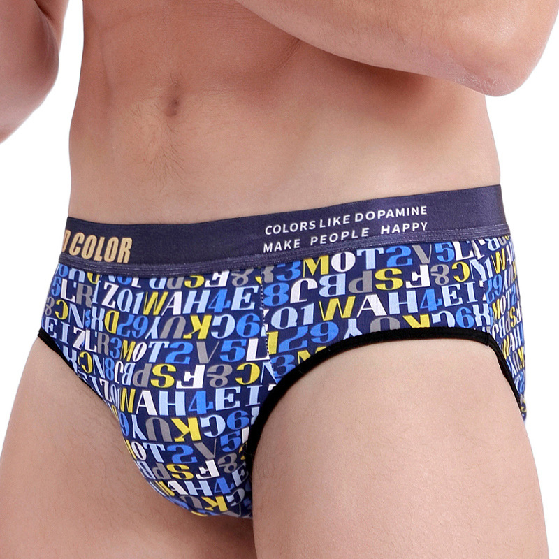 Férfi pamut nyomtatott brief, légáteresztő kötött anyag, középmagas derék, 95–100% pamut, ágyék alatti bélés viszkózból, geometriai/kockás/csíkos/szöveges minta, Márka: Arrogant Love