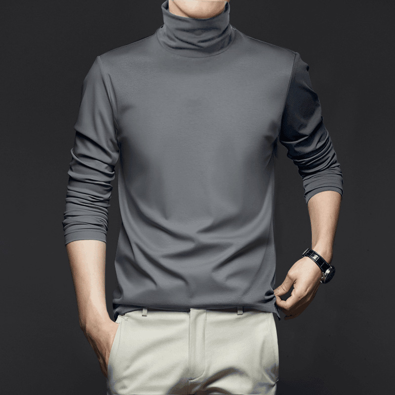 Tricou din bumbac mercerizat cu mâneci lungi, guler înalt, croială lejeră; compoziție 86.9% bumbac, 10.9% poliester, 2.2% elastan; greutate 180–250 g