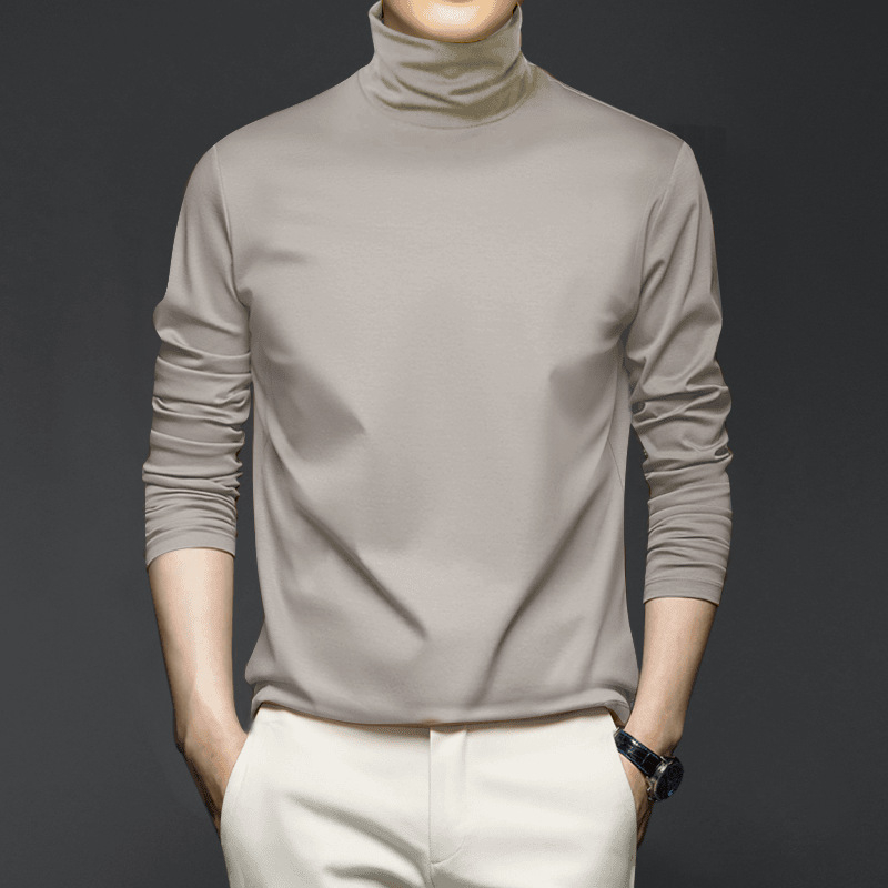 Tricou din bumbac mercerizat cu mâneci lungi, guler înalt, croială lejeră; compoziție 86.9% bumbac, 10.9% poliester, 2.2% elastan; greutate 180–250 g