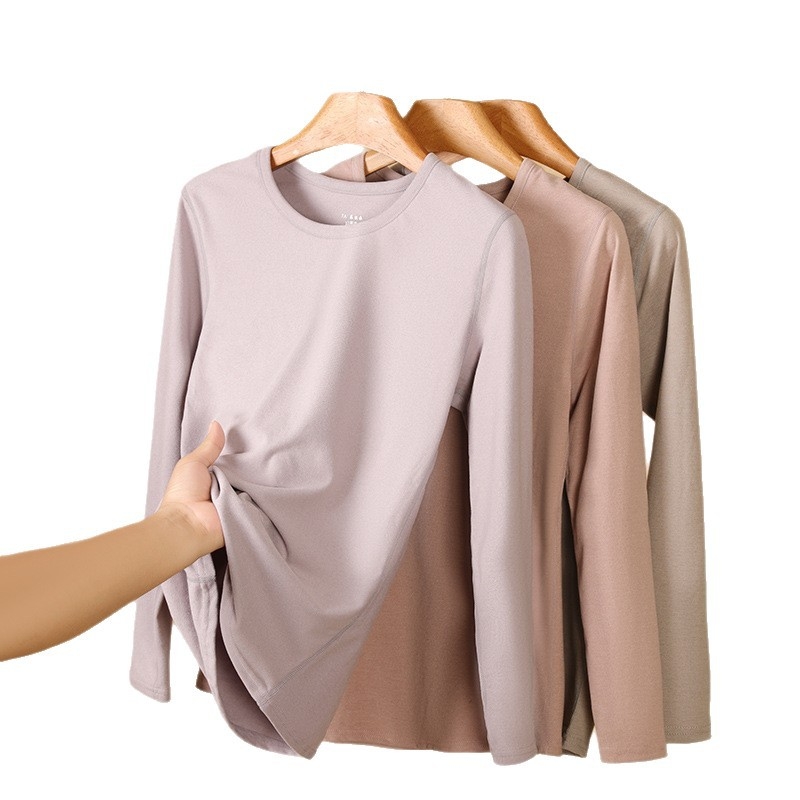 Terminis apatinių komplektas iš Derong audinio, ribota tekstūra, viršus su apvaliu kaklu ir kelnaitės; 95% poliesteris, 5% elastanas; 210 g/m2; vieno sluoksnio; anti-pilling; vidutinė šiluma.