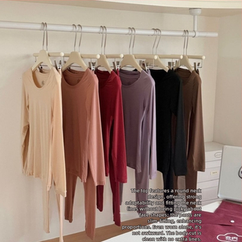 Set termic de bază pentru femei — tricou cu guler rotund fără cusături și pantaloni, nailon 82% / spandex 18%, țesătură ultraușoară (61–80 g/m2)