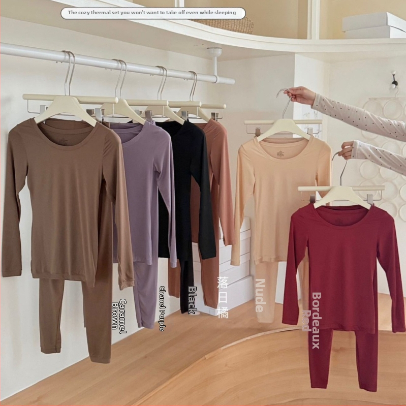 Set termic de bază pentru femei — tricou cu guler rotund fără cusături și pantaloni, nailon 82% / spandex 18%, țesătură ultraușoară (61–80 g/m2)
