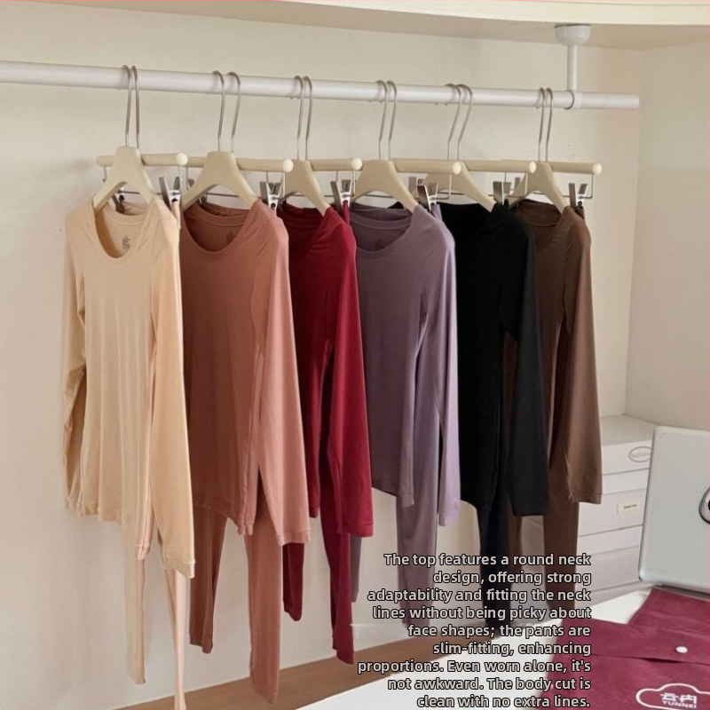 Set termic de bază pentru femei — tricou cu guler rotund fără cusături și pantaloni, nailon 82% / spandex 18%, țesătură ultraușoară (61–80 g/m2)