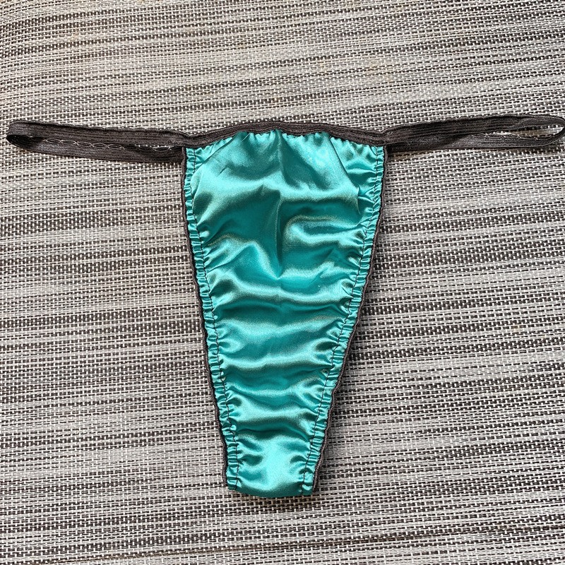 Thong masculin din satin – talie joasă, țesătură principală: poliester 90%, căptușeală: poliester 90%