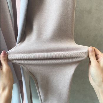 Set de lenjerie termică pentru femei (top și pantaloni), din acrilic, grosime extra 501–600 g/m2, strat unic, mâneci lungi, model uni, pentru toamnă-iarnă.