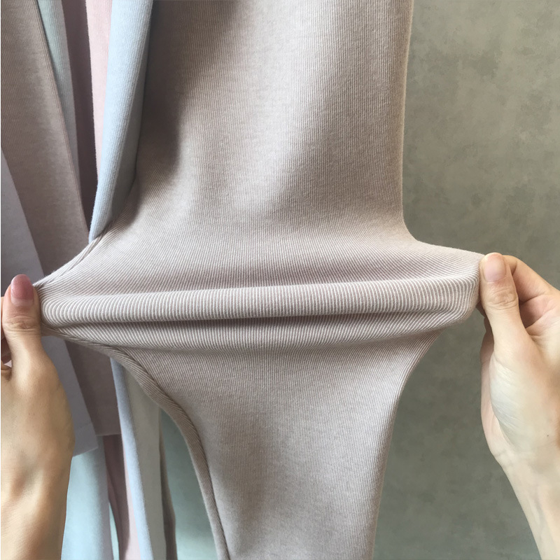 Set de lenjerie termică pentru femei (top și pantaloni), din acrilic, grosime extra 501–600 g/m2, strat unic, mâneci lungi, model uni, pentru toamnă-iarnă.