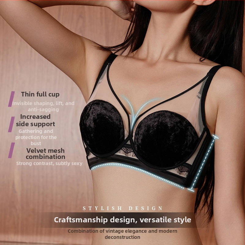 Zamatový set podprsenky s 3/4 košíčkami, tenké formované poháre s penou, nylonová podšívka, pevné ramienka, zadné zapínanie na štyri rady